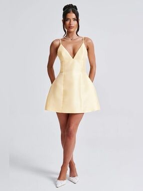 Babyboo Nicole Satin V-Neck Mini Dress Yellow NWT Women’s medium